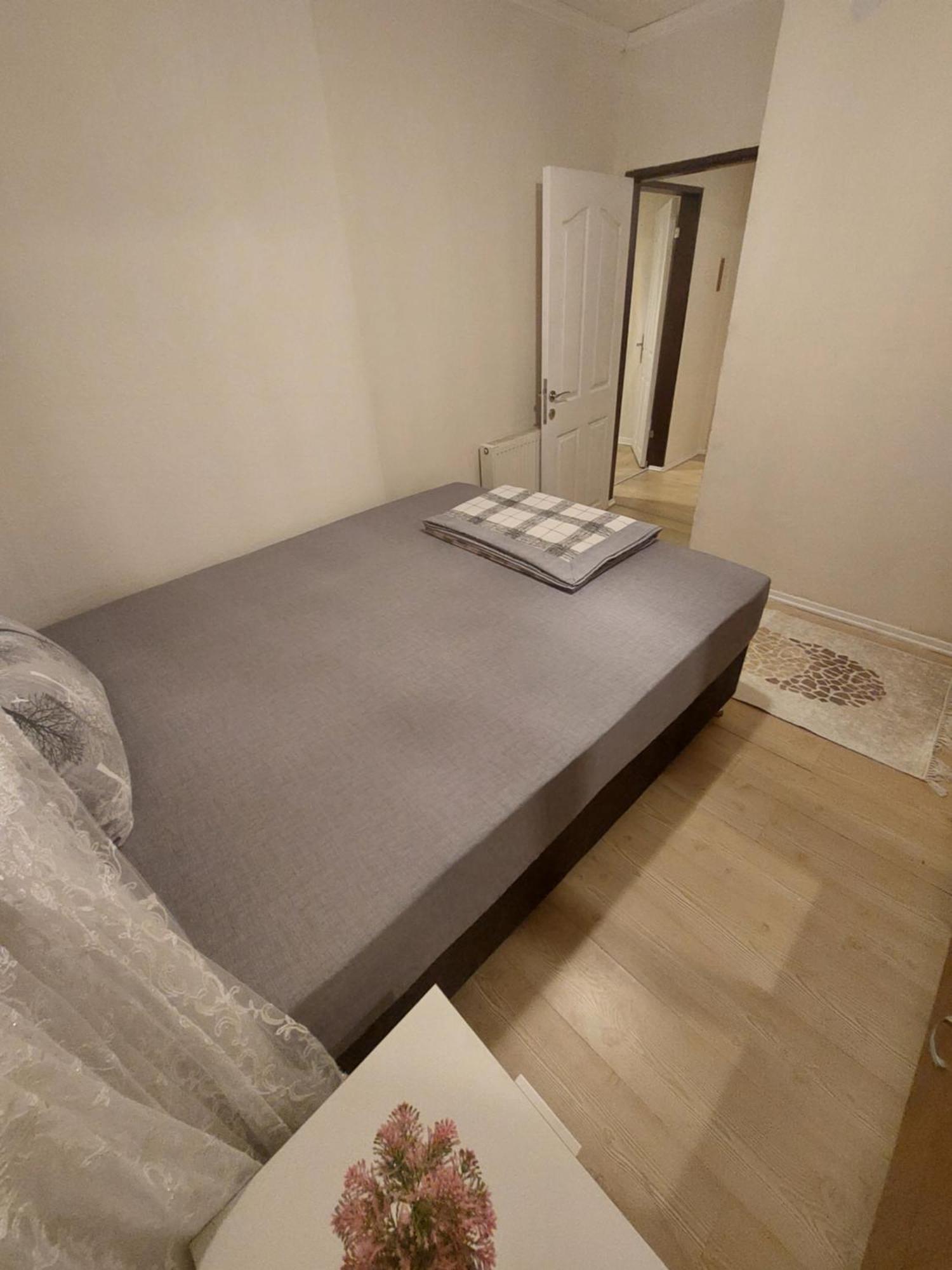 B.A.A Sabiha Goekcen Hostel Istanboel Buitenkant foto